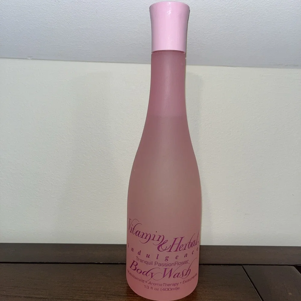 Vintage Vogue International Tranquil Passion Flower Vitamin & Herbal Body‎ Wash